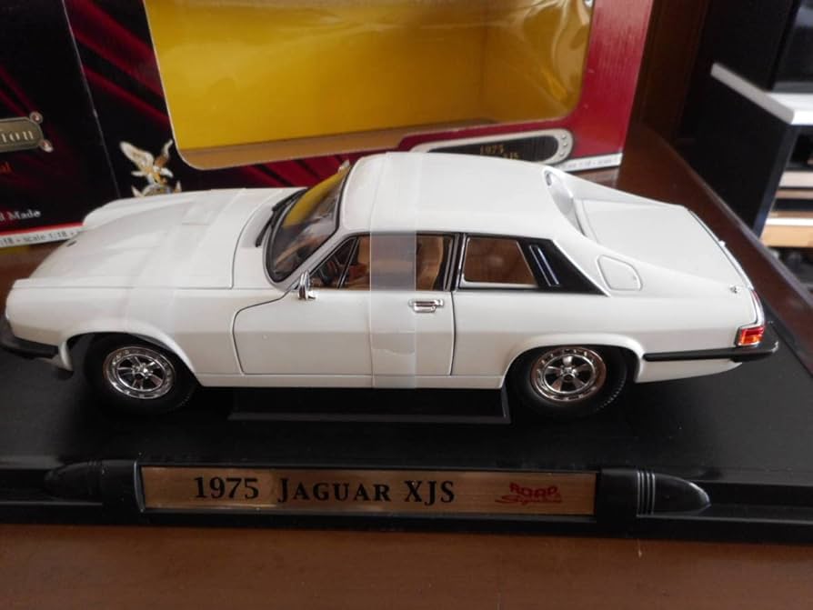 Yat Ming 1:18 1975 JAGUAR XJS